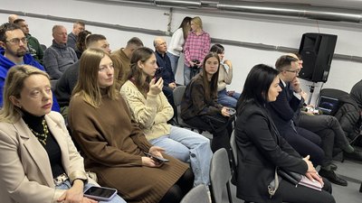 Слухачі звіту Ямщикової Слухачі звіту Ямщикової