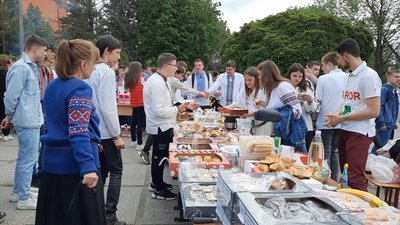 На території коледжу влаштували благодійний ярмарок На території коледжу влаштували благодійний ярмарок