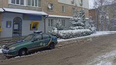 На Хмельниччині озброєний чоловік намагався пограбувати банк