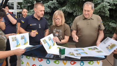 У Кропивницькому погасили благодійну поштову марку "Пес Патрон". На що витратять гроші з продажу У Кропивницькому погасили благодійну поштову марку "Пес Патрон". На що витратять гроші з продажу