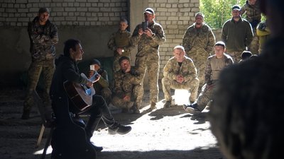 Військових з одеської бригадли відвідав Святослав Вакарчук