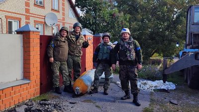 Вибухотехніки Дніпропетровщини знешкоджують боєприпаси на території Харківської області