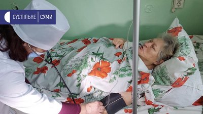 Медсестри та лікарі Сумської лікарні ім. Святого Пантелеймона отримали збільшений аванс