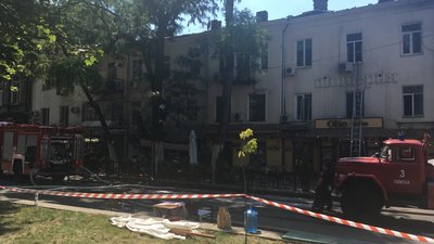 Пожежа в будівлі 1814 року в Одесі: у будівлі сталися обвали, рятувальники отримали теплові удари Пожежа в будівлі 1814 року в Одесі: у будівлі сталися обвали, рятувальники отримали теплові удари