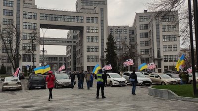 У Харкові — автопікет біля господарського суду через викиди коксового заводу
