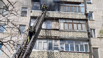 На Миколаївщині надзвичайники врятували двох людей на пожежах
