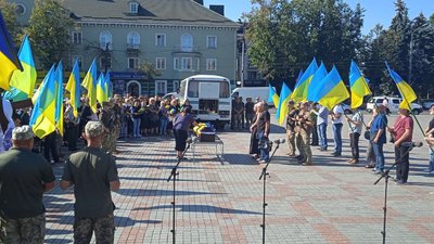 У Рівному попрощалися із загиблим бійцем Андрієм Бондаренком У Рівному попрощалися із загиблим бійцем Андрієм Бондаренком
