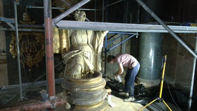 Войцех Трисла досліджує скульптуру Войцех Трисла досліджує скульптуру