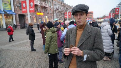 У центрі Дніпра діти влаштували акцію до Дня пам'яті жертв Голодоморів У центрі Дніпра діти влаштували акцію до Дня пам'яті жертв Голодоморів