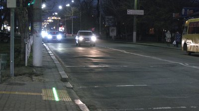 У середмісті Херсона встановили першу LED-смужку на пішохідному переході