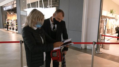 Перший день у "червоній" зоні. Репортаж із ТРЦ у Львові