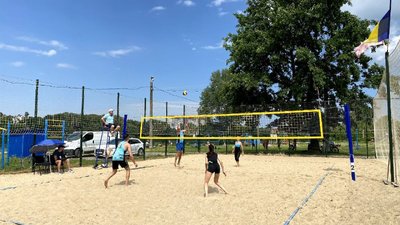У Вінниці проходить благодійний турнір з пляжного волейболу У Вінниці проходить благодійний турнір з пляжного волейболу