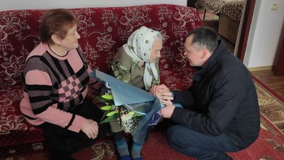 Пережила голод і Другу світову: на Тернопільщині жінка відзначила столітній ювілей Пережила голод і Другу світову: на Тернопільщині жінка відзначила столітній ювілей