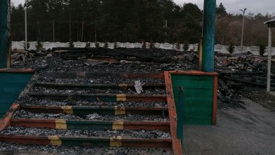 Місяць після пожежі у храмі в Бірках на Кіровоградщині. Де нині збираються парафіяни Місяць після пожежі у храмі в Бірках на Кіровоградщині. Де нині збираються парафіяни