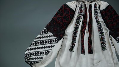 З квітами, птахами та геометричними взорами. Які вишиванки носили буковинці сто років тому