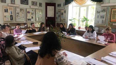 У громаді на Тернопільщині людей, які говорять російською, навчитимуть української мови