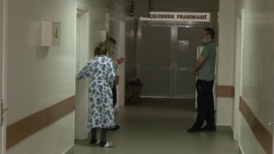 Скотився зі сходів: чому в будинку у Луцьку, де випав чоловік, немає решіток