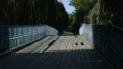 У соцмережах виставили фото дірявого мосту у Рівному. Балансоутримувач відреагував У соцмережах виставили фото дірявого мосту у Рівному. Балансоутримувач відреагував