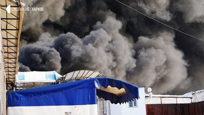 У Харкові внаслідок обстрілів РФ загорівся найбільший ринок східної Європи У Харкові внаслідок обстрілів РФ загорівся найбільший ринок східної Європи