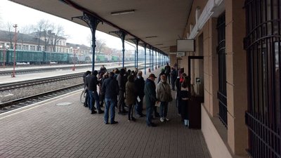 "Вакцинуюся, бо "приперло": репортаж з центрів вакцинації у Франківську