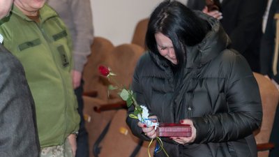 Родичам вісьмох полеглих воїнів з Калуської громади на Франківщині передали державні нагороди
