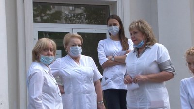 Медики залізничної лікарні в Дніпрі протестують проти реформування закладу (репортаж) Медики залізничної лікарні в Дніпрі протестують проти реформування закладу (репортаж)