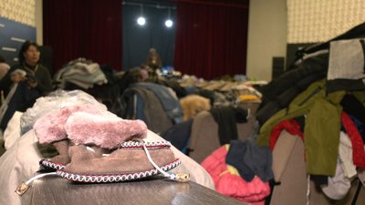 Ковдри, телефони, одяг – у Черкасах збирають речі для військових та евакуйованих Ковдри, телефони, одяг – у Черкасах збирають речі для військових та евакуйованих