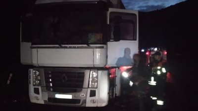 На трасі в Закарпатській області горів вантажний автомобіль: причини та збитки встановлюють