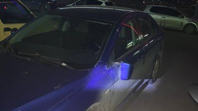 У Харкові невідомий побив сім автомобілів та вітрини двох магазинів У Харкові невідомий побив сім автомобілів та вітрини двох магазинів