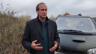На Тернопільщині волонтери придбали й переобладнали позашляховик в евакуаційне авто На Тернопільщині волонтери придбали й переобладнали позашляховик в евакуаційне авто