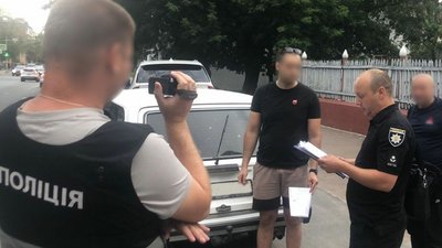 Поліцейські викрили двох мешканців Чернігова, які незаконно продавали підакцизний товар Поліцейські викрили двох мешканців Чернігова, які незаконно продавали підакцизний товар