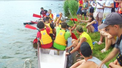 У Вінниці пройшли змагання з веслування на човні-драконі У Вінниці пройшли змагання з веслування на човні-драконі