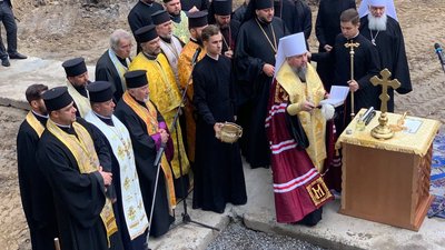 У Тернополі митрополит Епіфаній заклав капсулу в будівництво собору У Тернополі митрополит Епіфаній заклав капсулу в будівництво собору