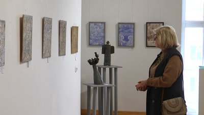 В Івано-Франківську презентували виставку кераміки Василя Перегінця В Івано-Франківську презентували виставку кераміки Василя Перегінця
