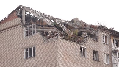 Зруйновані від авіаударів будинки в Ізюмі, жовтень 2023. Фото: Суспільне Хмельницький Зруйновані від авіаударів будинки в Ізюмі, жовтень 2023. Фото: Суспільне Хмельницький
