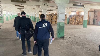 На Тернопільщині підозрюють у несплаті податків трьох директорів підприємств і податківця На Тернопільщині підозрюють у несплаті податків трьох директорів підприємств і податківця