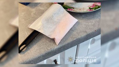СБУ затримала підозрюваних у передачі росіянам розвідданих та грошей за продаж наркотиків СБУ затримала підозрюваних у передачі росіянам розвідданих та грошей за продаж наркотиків