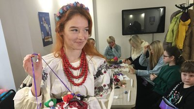 Лялька-оберіг для закоханих: у Сумах робили відбувся майстер-клас з виготовлення "нерозлучників" Лялька-оберіг для закоханих: у Сумах робили відбувся майстер-клас з виготовлення "нерозлучників"