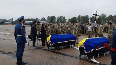 Вінниччина попрощається із загиблими в авіатрощі на Харківщині курсантами Вінниччина попрощається із загиблими в авіатрощі на Харківщині курсантами