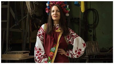 У Литві на "Будинку Москви" з'явиться мурал зі світлиною запорізької волонтерки