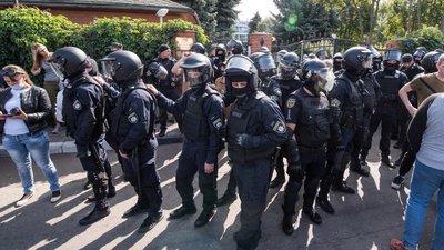 В Одесі пікетували з'їзд "ОПЗЖ": групу людей затримали, у них вилучили зброю В Одесі пікетували з'їзд "ОПЗЖ": групу людей затримали, у них вилучили зброю