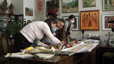 "Запорозькі берегині" долучилися до вишивки всеукраїнського рушника