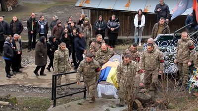 На Закарпатті попрощалися із полеглим на війні захисником Ігорем Гаврищуком На Закарпатті попрощалися із полеглим на війні захисником Ігорем Гаврищуком