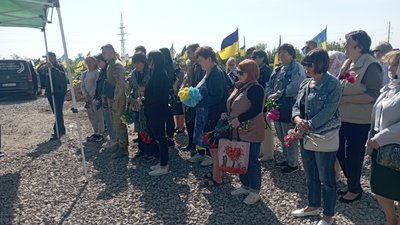 Два роки не віддавали його тіло. У Кривому Розі попрощалися із загиблим на Азовсталі морпіхом Два роки не віддавали його тіло. У Кривому Розі попрощалися із загиблим на Азовсталі морпіхом