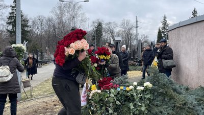 "Ми пам'ятатимемо, відплата буде". У Харкові попрощалися з бойовою медикинею Владиславою Черних "Ми пам'ятатимемо, відплата буде". У Харкові попрощалися з бойовою медикинею Владиславою Черних