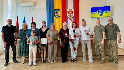 У Бершаді родинам полеглих бійців передали їх посмертні нагороди