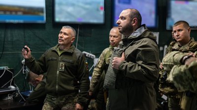 Міністр оборони відвідав бойові бригади на сході України