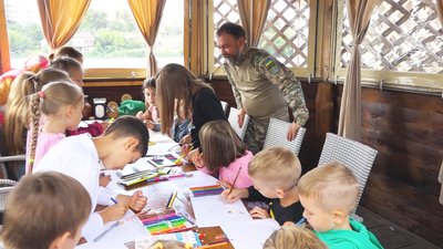 "Ці діти побачили багато жаху, їм потрібна допомога". У Вінниці створили благодійний проєкт "Ці діти побачили багато жаху, їм потрібна допомога". У Вінниці створили благодійний проєкт
