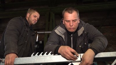Релоковане із Запоріжжя: на Черкащині підприємство виготовляє причепи для перевезення вуликів Релоковане із Запоріжжя: на Черкащині підприємство виготовляє причепи для перевезення вуликів