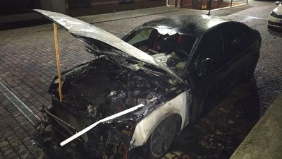 Облили та підпалили: на Рівненщині шукають паліїв автомобіля білоруса Облили та підпалили: на Рівненщині шукають паліїв автомобіля білоруса